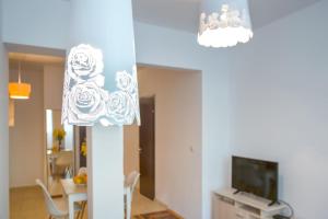 Comfort.Chic.Charming Apt with Terrace near NDK
