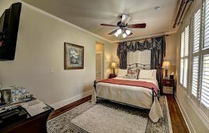 Deluxe Suite with Spa Bath room in The Good House B&B