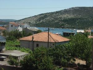 One-Bedroom Apartment with Balcony and Sea View room in Apartment Vinisce 1165b