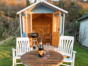 Promenade Apartment with own Beach Hut