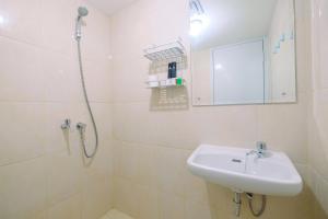 Cozy Studio Springlake Summarecon Bekasi Apartment By Travelio