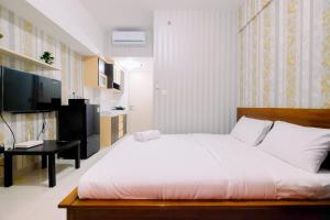 Cozy Studio Springlake Summarecon Bekasi Apartment By Travelio