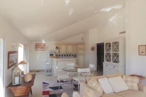 Spacious and bright flat Downtown and Beaches - Swimming Pool