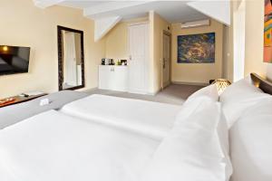 SuperB Luxury Suites