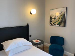 Hotels Hotel L'orque Bleue : Chambre Triple