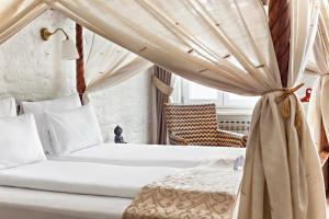 Deluxe King Suite room in SuperB Luxury Suites