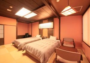 Japanese Modern Twin Room with Private Toilet and Massage Chair - Non-Smoking