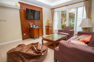 Baan Talay Samran 4 Bedrooms Villa with Beach and 3 pools