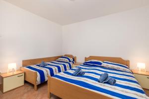 Apartment in pinewood near the sea 
