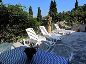 VILLA VALKANE PET FRIENDLY 150m FROM THE STUNNING VALKANE BEACH, City indoor pools-fitness and City mall