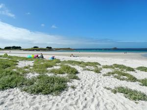 Maisons de vacances Atmospheric Breton house with garden : photos des chambres