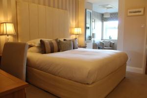 Deluxe Super King Room, Room 1  room in Camelot Guest House