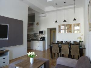 Kossuth Apartmanok - 3hvězdičkové hotely ve městě Debrecín