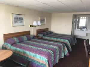 Double Queen Room - Non-Smoking room in Mountain View Inn
