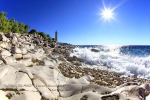 Villa LONG ISLAND Luxury Residence, Sali Dugi otok-private parking,next to beach