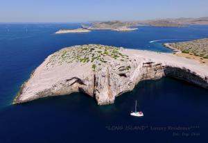 Villa LONG ISLAND Luxury Residence, Sali Dugi otok-private parking,next to beach