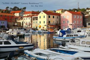 Villa LONG ISLAND Luxury Residence, Sali Dugi otok-private parking,next to beach