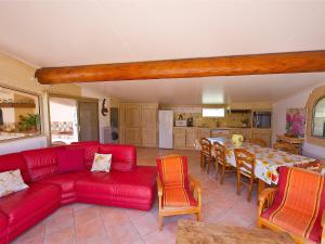 Maisons de vacances Holiday Home Cucuron by Interhome : photos des chambres