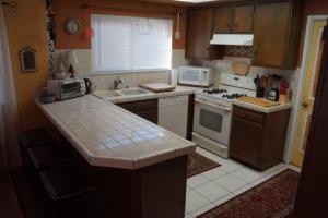 Costa mesa 4 bedroom home with jacuzzi