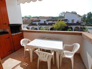 Apartment Lecci-2 by Interhome