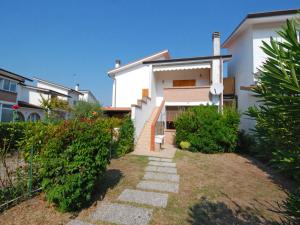 Apartment Lecci-2 by Interhome