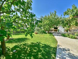 Apartment Damir-3 by Interhome