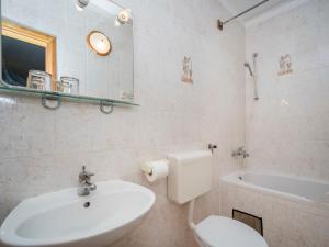 Apartment Hilde Blue-4 by Interhome