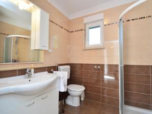 Holiday Home Lory by Interhome