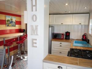 Chalets Chalet Le Bois d'Amour by Interhome : photos des chambres