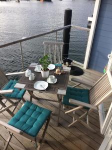 Two-Bedroom House room in Hausboot Bosse