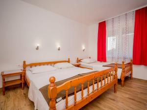 Apartment Hilde Red-8 by Interhome