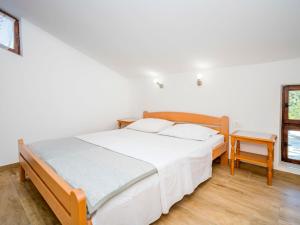 Apartment Hilde Red-9 by Interhome