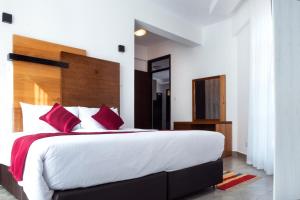 LAziz Suites - Near Aga Khan Hospital