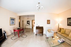 Flisvos Seafront-Marina apartment