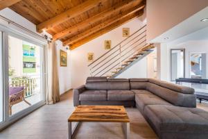 Karlos Modern Penthouse Loft