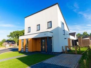 Modern, child-friendly villa with a fireplace in Limburg