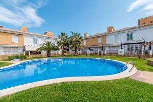 Ferienhaus Fantástico adosado con piscina y terraza WIFI Alcossebre Spanien