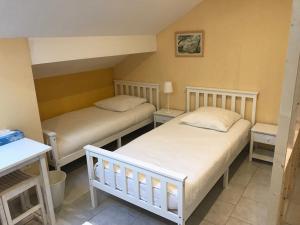 B&B / Chambres d'hotes Chambre d'hotes LA COLOMBE : Chambre Familiale