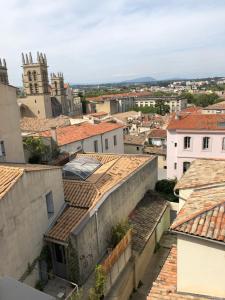 Appartements Sous le toit pres de la cathedrale St.Pierre : photos des chambres