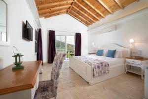 VINIFERA VINEYARDS HOTEL