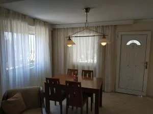 Near Airport And metropolitan Artemis George Cozy Home - Vravrona