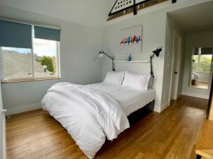 Birdhouse on Green Lake