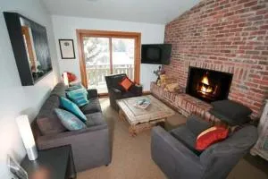 Condo 100 Yards to Gondola One - Mid Vail