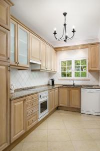 Exclusive Villa Toulouse with pool in Falesia Algarve