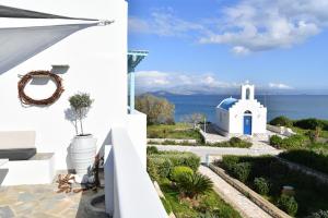 NAVA Devine Water Front House in Ambelas Paros Greece