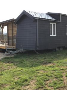 B&B / Chambres d'hotes Les nuits insolites de la mothe - hebergement en bulle ou tiny house avec spa privatif : photos des chambres