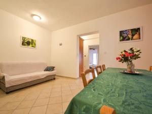 Apartment Zdenko-5 by Interhome