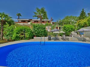 Apartment Zvonko-2 by Interhome