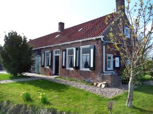 Holiday Home De Tollenaer