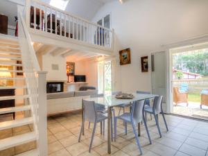 Maisons de vacances Holiday Home Victor Hugo by Interhome : photos des chambres